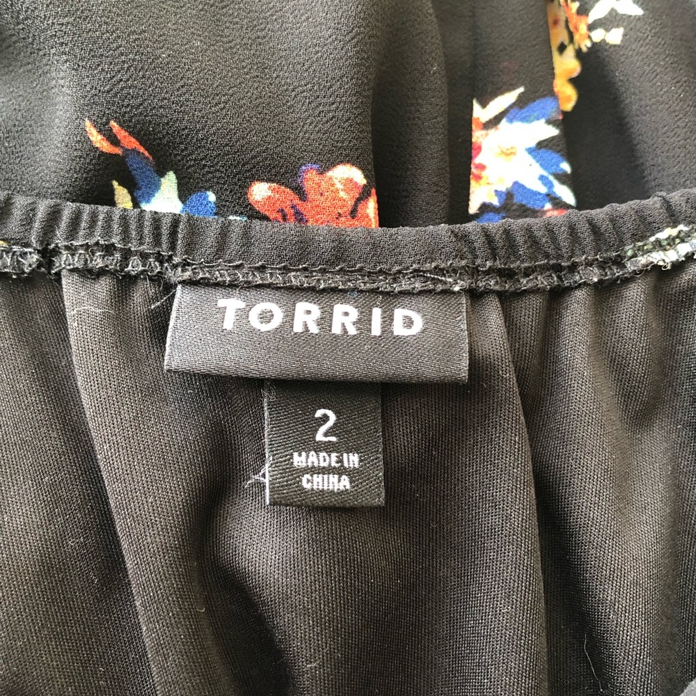 SOLD Torrid floral short sleeve off shoulder dress - Picture 11 of 11